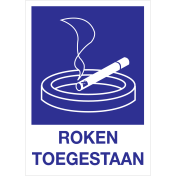 Blauw bord met pictogram sigaret en tekst voor aanduiding ruimte waar roken is toegestaan
