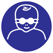 Blauwe sticker met pictogram om aan te duide dat het dragen van een opaak bril voor kinderen verplicht is - ISO7010 - M025